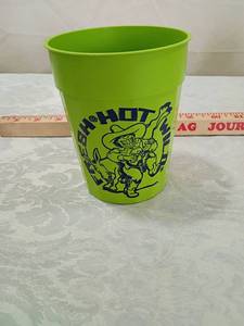 lot 81 image: Eskimo Joes Restaurant Plastic Cup Collection