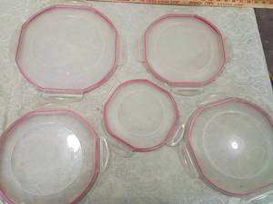 lot 84 image: Sterilite Pink Trim Octagonal Plates lids