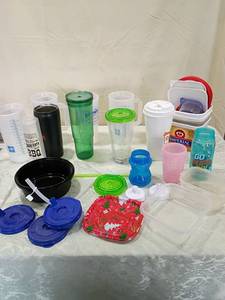 lot 88 image: Mixed Lot of Restaurant Cups and Containers
