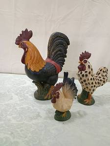 lot 89 image: Decorative Rooster Figurine Set