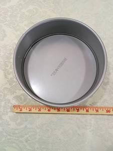lot 91 image: Farberware 9-inch Springform Pan
