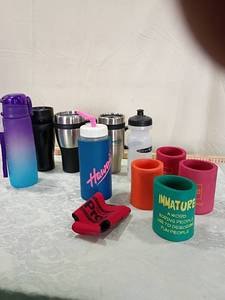 lot 92 image: Hawaii Logo Water Bottle Collection