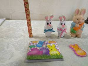 lot 106 image: Easter Bunny Decoration Collection