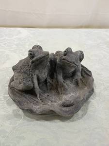 lot 107 image: Concrete Frog Figurine
