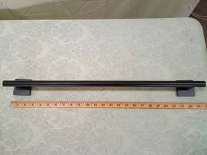 lot 122 image: Towel rack