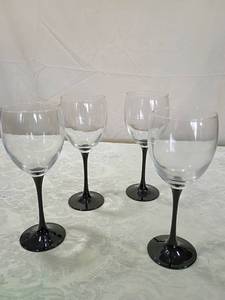 lot 150 image: Black Stem Wine Glasses Set
