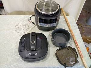 lot 151 image: Pampered Chef Digital Pressure Cooker
