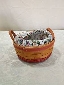 lot 155 image: Longaberger Round Basket with Floral Liner