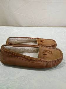 lot 159 image: Minnetonka Brown Suede Moccasins with Faux Fur Lining