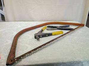 lot 162 image: PVC cutter, saw and rivot gun
