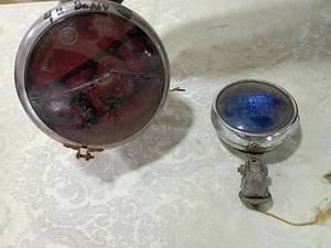lot 167 image: Early 20th Century Red and Blue Glass Railroad Signal Light (items that are pictured)