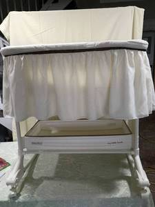 lot 185 image: Fisher-Price My Little Lamb Bassinet mobile screw plastic broken otherwise great condition see pictures