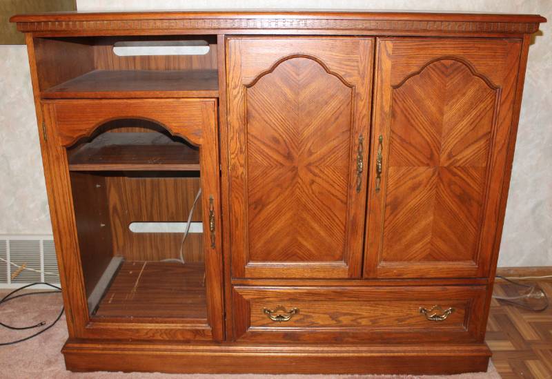 lot 1541 image: Entertainment Storage Cabinet - 56 x 45 x 21