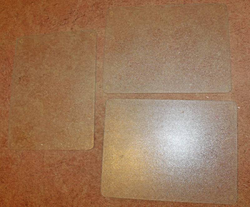 lot 1542 image: Set of 3 Glass Cutting Boards 11.75 by 15.75 - No Chips or Cracks