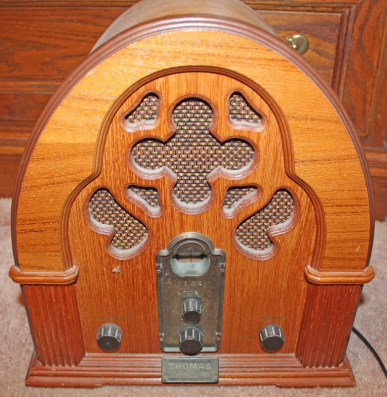lot 1543 image: Thomas Collectors Edition Antique Radio Year 1932