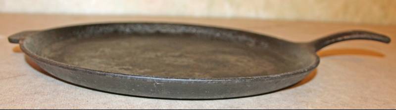 lot 1557 image: Cast Iron Skillet