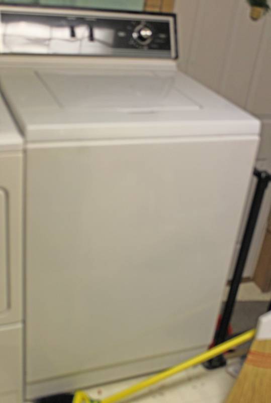 lot 1558 image: Maytag Washing Machine