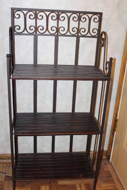 lot 1563 image: Collapsible Metal Shelf
