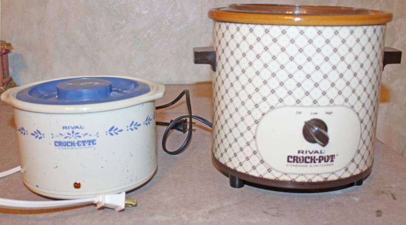 lot 1564 image: Two Crock Pots