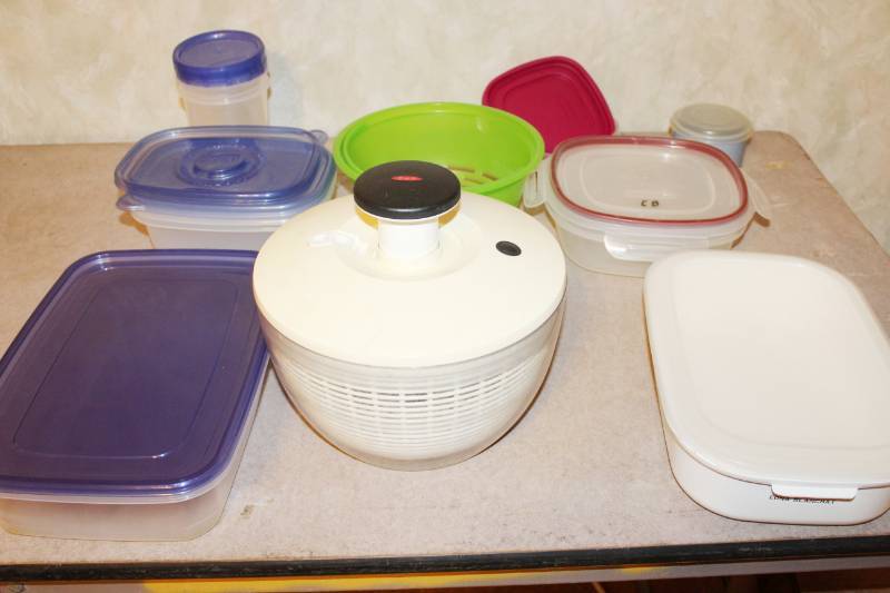 lot 1570 image: Ten Plus Plastic Kitchen Containers - Includes Salad Spinner
