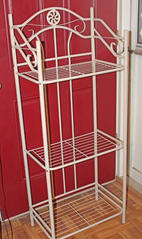 lot 1575 image: Metal Storage Shelf 20 Inches Wide