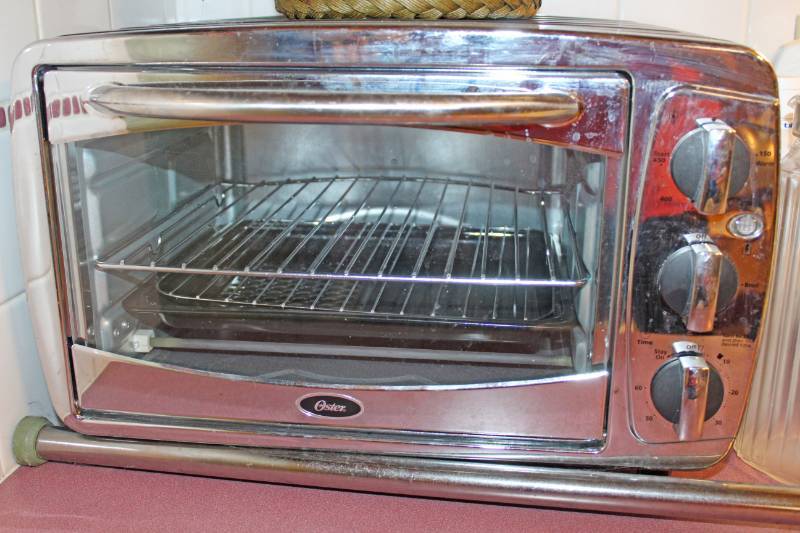 lot 1604 image: Oster Toaster Oven - Great Condition
