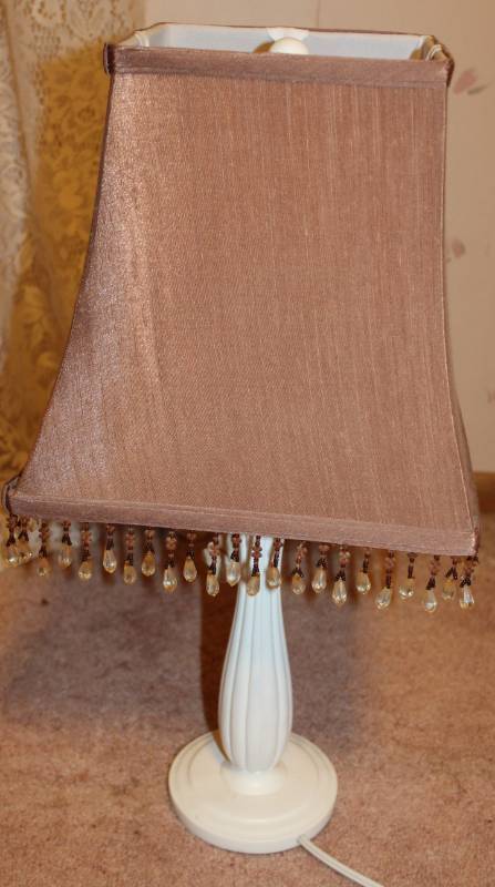 lot 1610 image: Fringed Lamp Shade Table Lamp