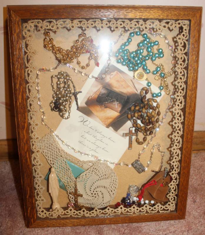 lot 1611 image: Religious Shadow Box