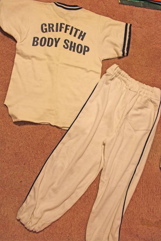 lot 1616 image: Vintage Childrens Baseball Uniform