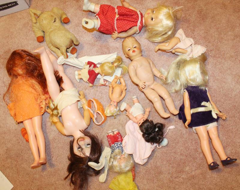 lot 1619 image: Assorted Plastic Dolls