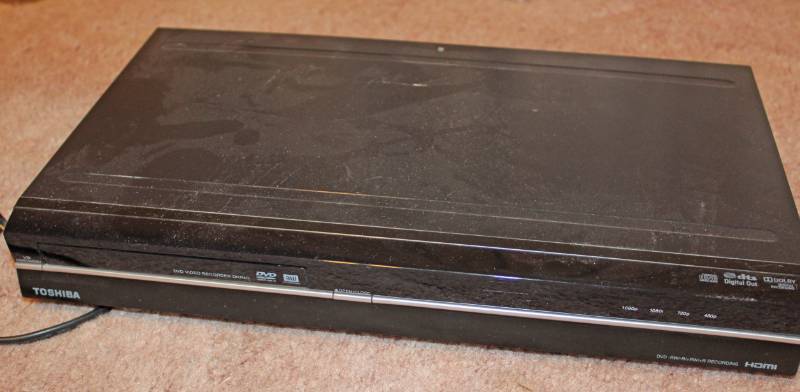 lot 1622 image: Toshiba DVD Player
