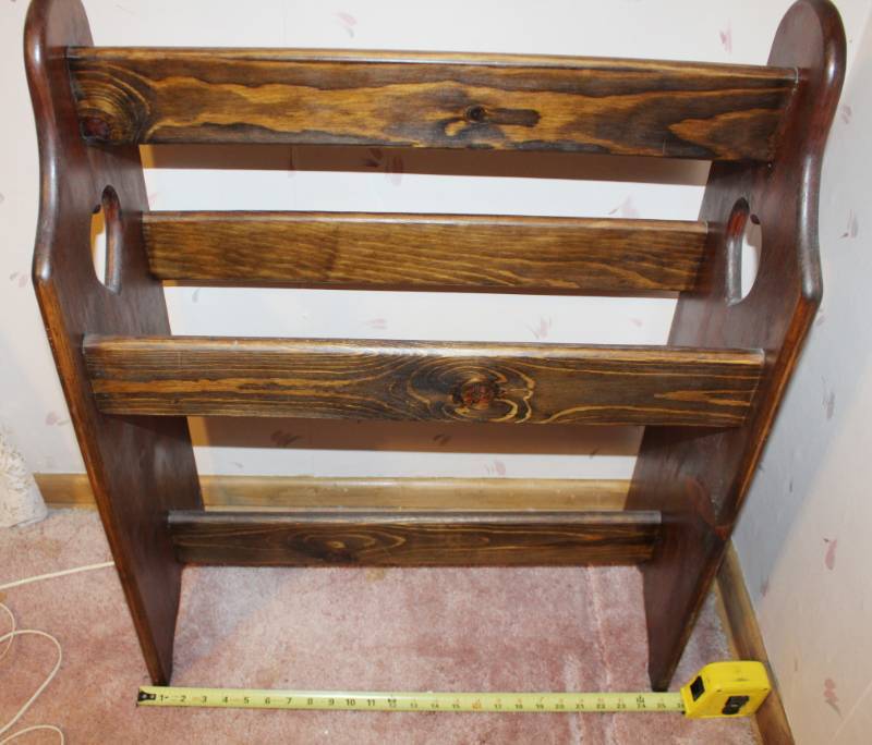 lot 1628 image: Small Quilt Rack
