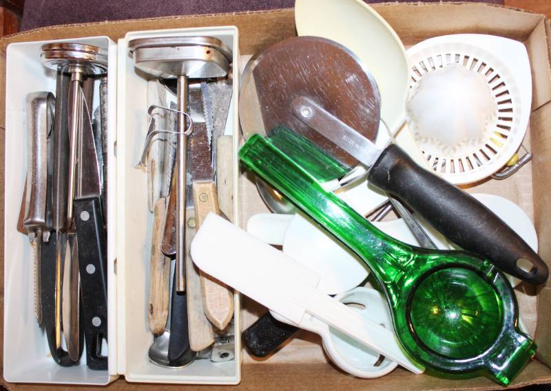 lot 1639 image: Misc Kitchen Tools - Knives, Pizza Cutter, and More