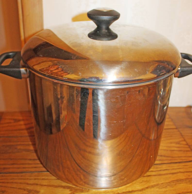 lot 1646 image: Twelve Court Stainless Steel Pan With Lid - Perfect for Making Soups, Stews, and Stocks