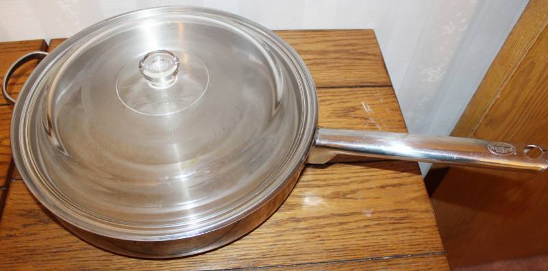 lot 1647 image: Large Stainless Steel Pan With Glass Lid - High Sided- Great for Making Sauces
