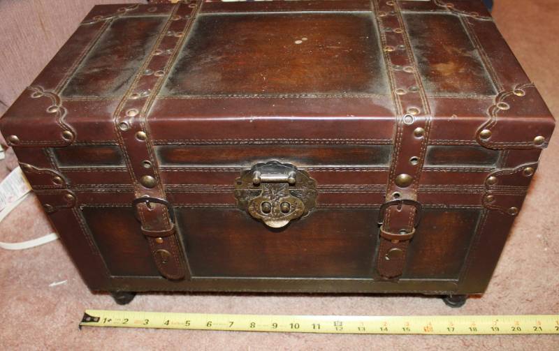 lot 1589 image: Small Trunk Chest - Great for Storage