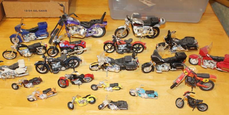 lot 1656 image: Collection of 20 Toy Motorcycles
