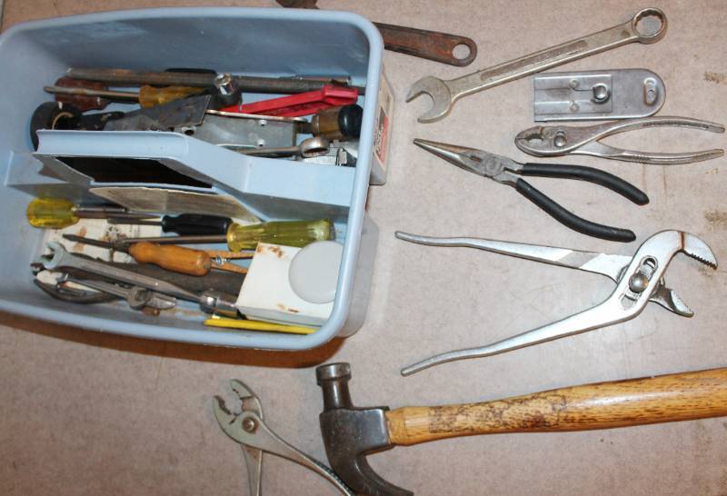 lot 1657 image: Misc Tools With Caddy