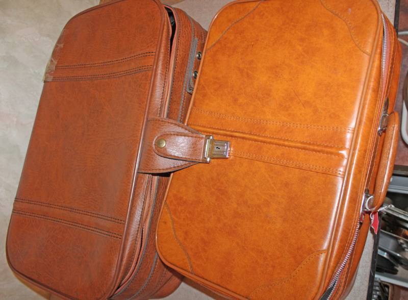 lot 1658 image: Lot of 2 Pieces of Luggage