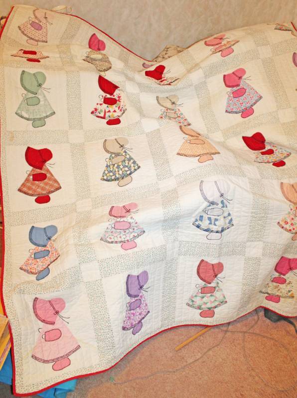 lot 1661 image: Quilt 65 x 78