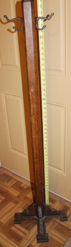 lot 1591 image: Hall Coat Tree