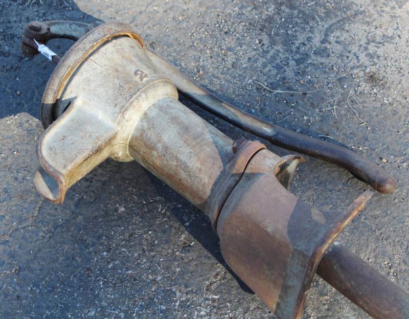 lot 1671 image: Pitcher Pump - Broken Base