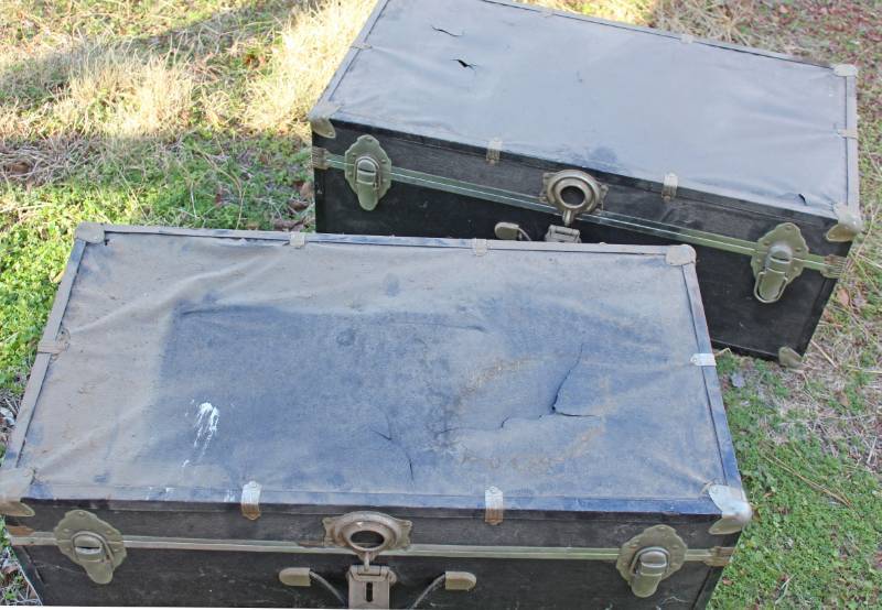 lot 1678 image: Lot of 2 Trunks - Tops Cracked