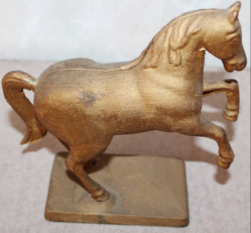 lot 1729 image: Horse Bank------Cast Iron