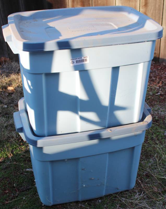 lot 1681 image: Lot of 2 Rubbermaid Roughneck Storage Totes
