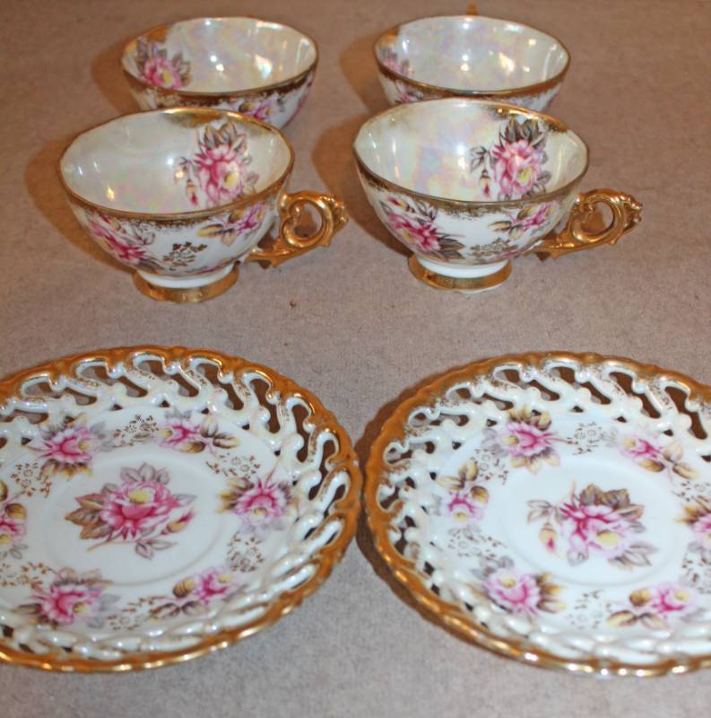 lot 1734 image: Four Cups and Two Saucers - Rose and Gold Design