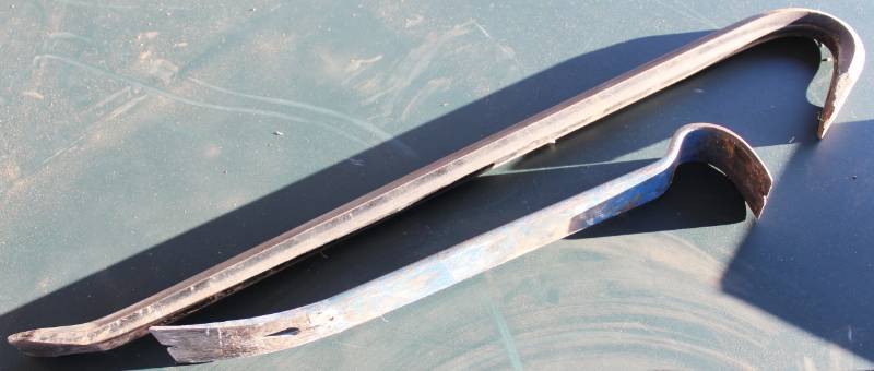 lot 1687 image: Crow Bar and Flat Bar