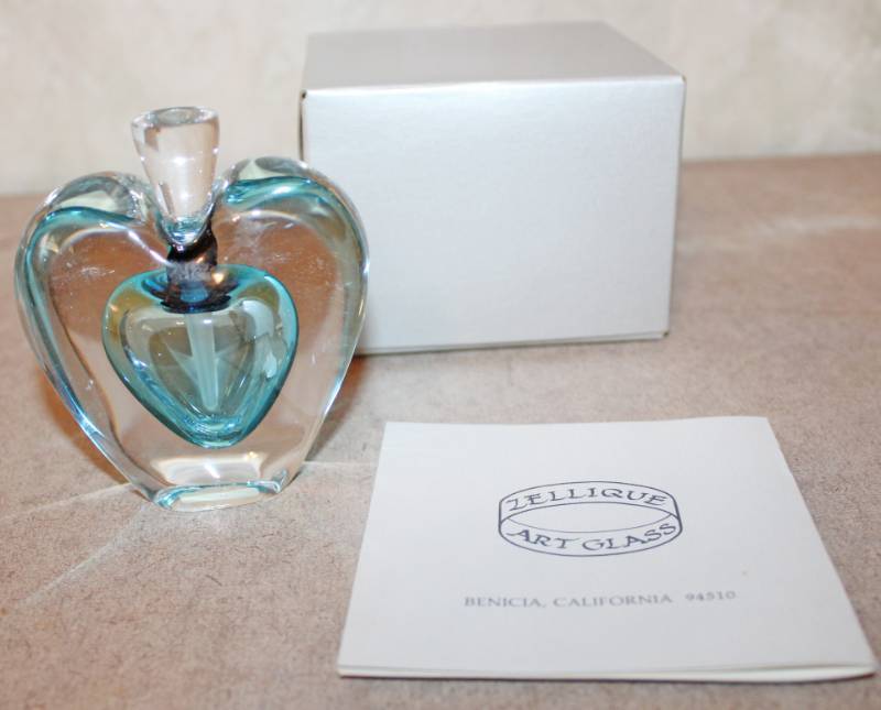 lot 1740 image: Zellique Art Glass Heart