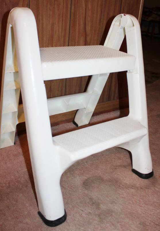 lot 1742 image: Foldable Step Stool - Lightweight and Sturdy