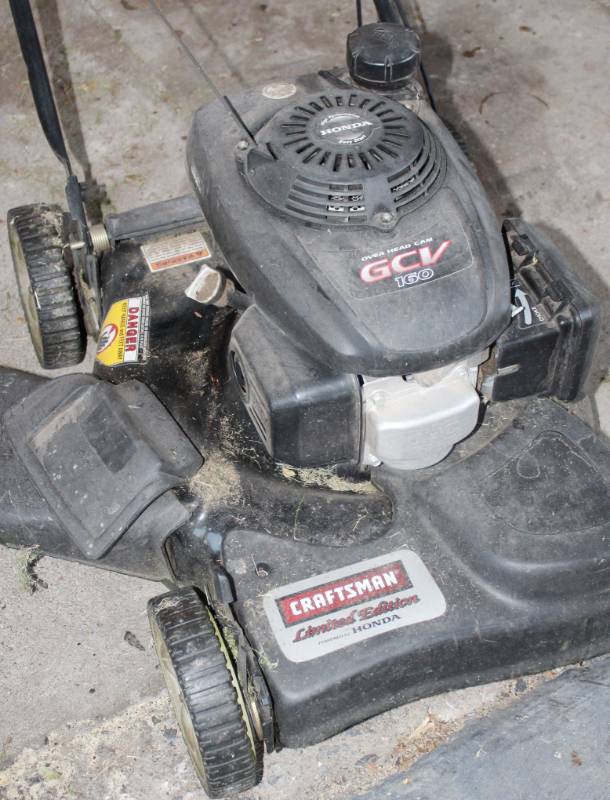 lot 1696 image: Craftsman Mower